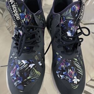 Adidas Women's Floral Black Sneakers could fit 9/10